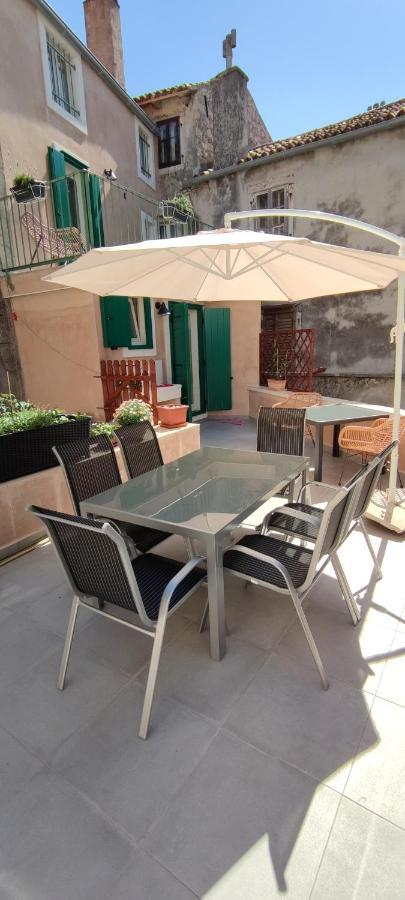 Luxury Apartment - Old Soul With A New Heart كريس المظهر الخارجي الصورة