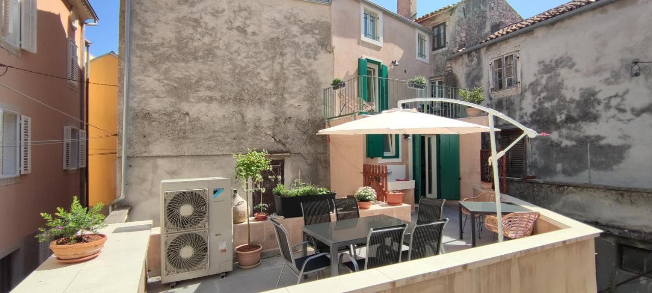 Luxury Apartment - Old Soul With A New Heart كريس المظهر الخارجي الصورة