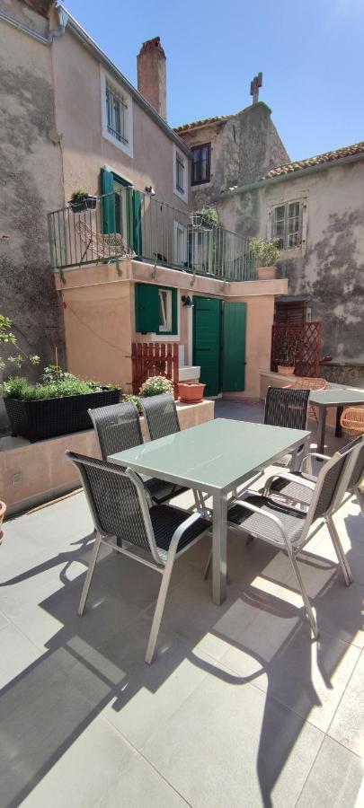 Luxury Apartment - Old Soul With A New Heart كريس المظهر الخارجي الصورة